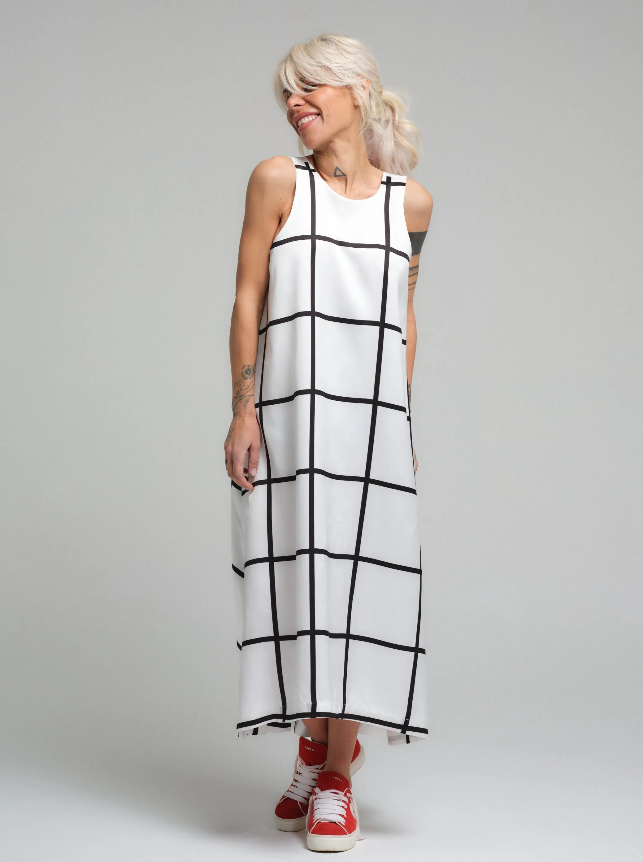 Graphic White Elegance Dress