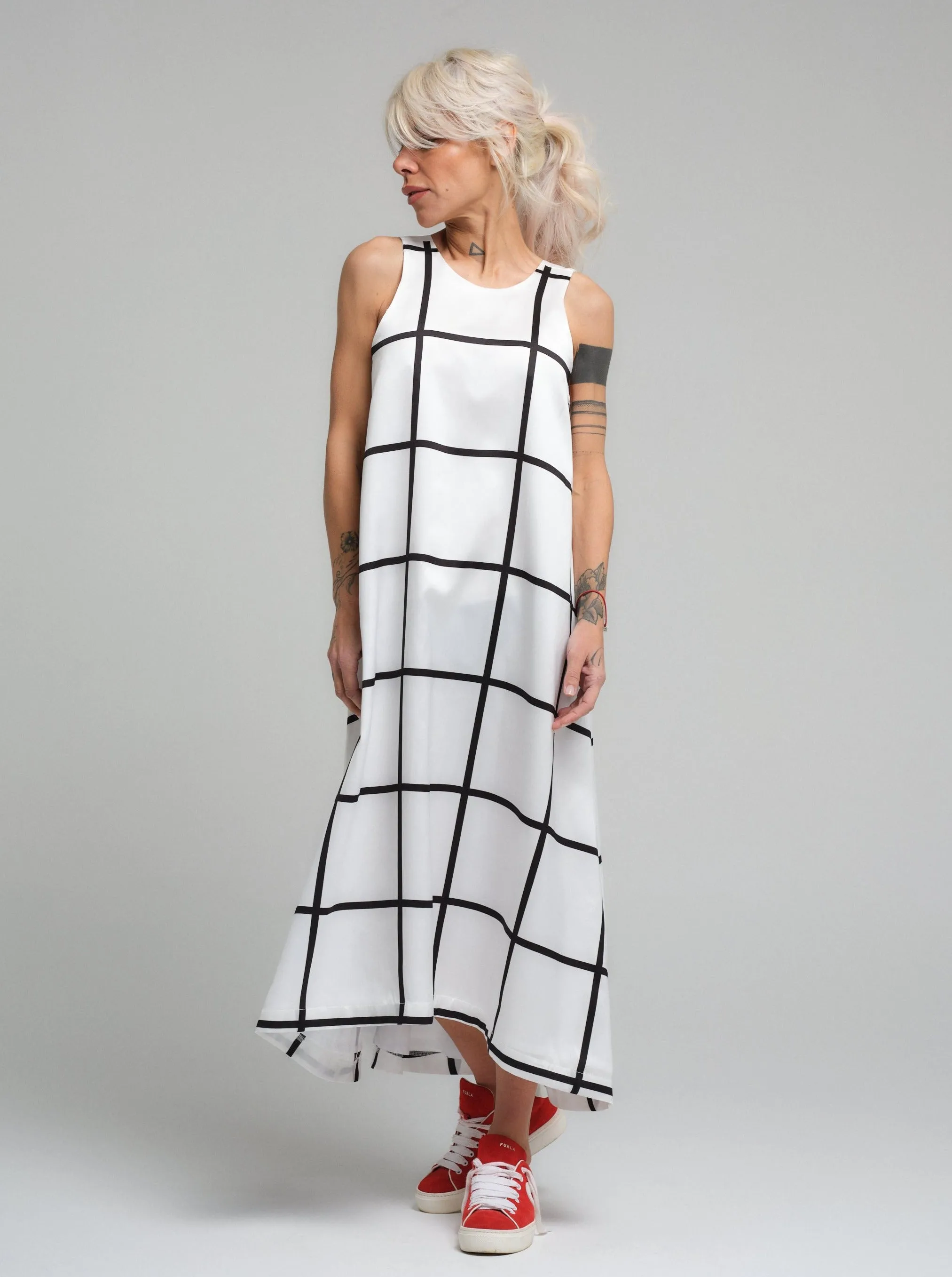 Graphic White Elegance Dress