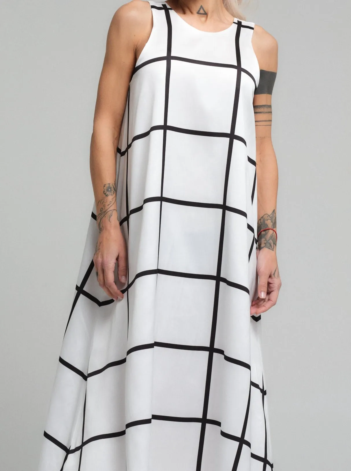 Graphic White Elegance Dress