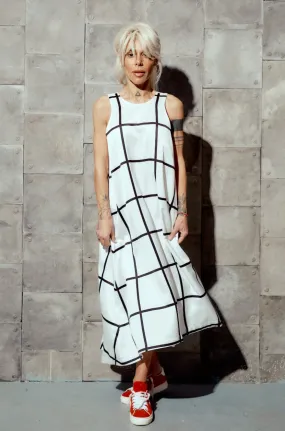 Graphic White Elegance Dress